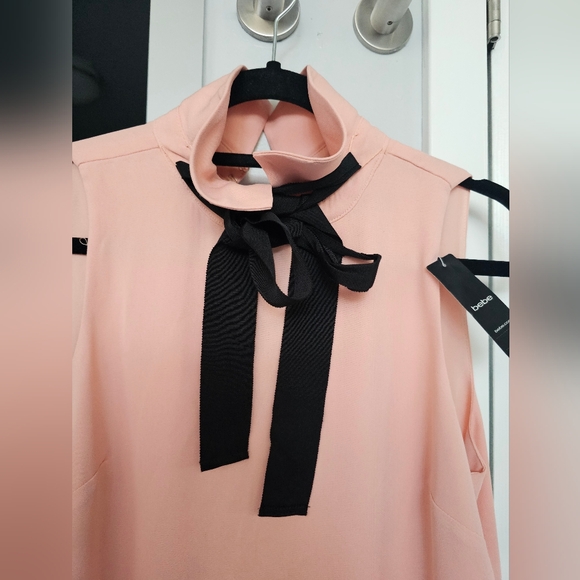 Bebe Blouse tunic with tags Size S pink/salmon color very chic bows and flowy - Picture 6 of 9